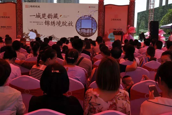 智能机器人 小笨智能 房产机器人 服务机器人