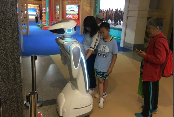 展厅机器人 服务机器人 展厅服务机器人案例