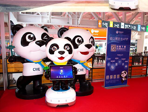 进博会 小笨机器人 进宝机器人